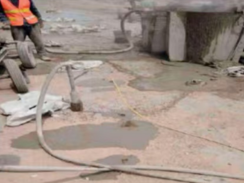 本溪水泥混凝土路面板底注浆技术 路面脱空注浆整治方案