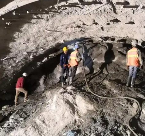 本溪拱顶带模注浆料的施工流程及注意事项